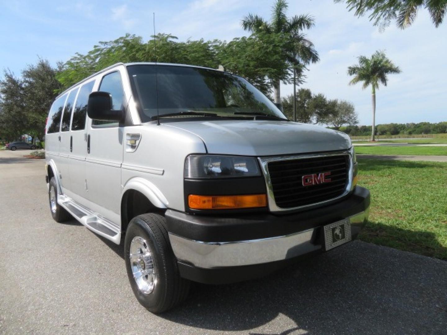 2017 Silver /Tan GMC Savana (1GTW7AFG6H1) , 4x4 transmission, located at 4301 Oak Circle #19, Boca Raton, FL, 33431, (954) 561-2499, 26.388861, -80.084038 - Photo#5